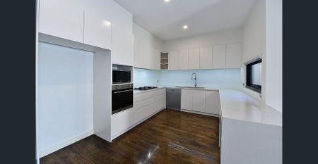 Class and Comfort at Cornwall Place - Photo 5