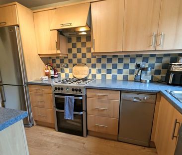 Rosebury Drive, Woking - 2 bedrooms Property for lettings - Seymours - Photo 6