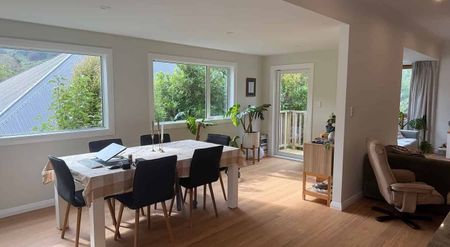 Family Home in Karori (4-bedrooms) - Photo 2