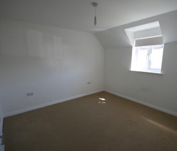 3 bedroom semi-detached house to rent - Photo 2