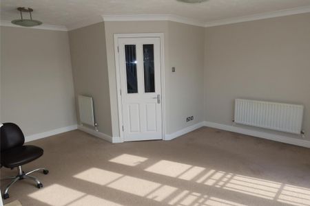 3 bedroom terraced house to rent - Photo 2