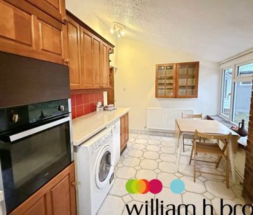 Bishopsfield - Photo 1