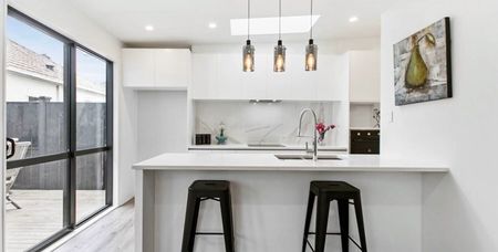Stylish 3-bedroom Home in Glen Innes - Photo 3