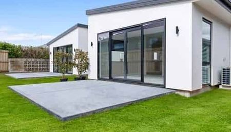 Stylish & Modern 2-Bedroom Townhouse in the Heart of Saint Andrews - Photo 4
