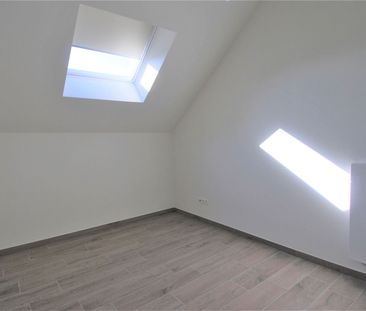 Volledig gerenoveerd duplex-appartement met 2 slaapkamers in het ce... - Foto 2