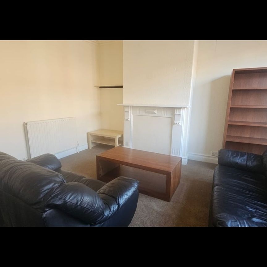 4 Bed Terraced House, Winfield Terrace, LS2 - Photo 1