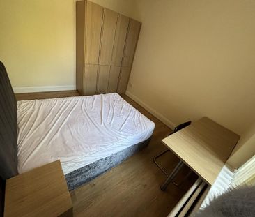 6 bedroom semi-detached house to rent - Photo 4