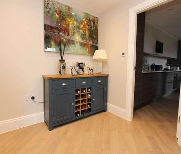 The Corona, Leigh Road, Leigh-on-sea, Essex, SS9 - Photo 3