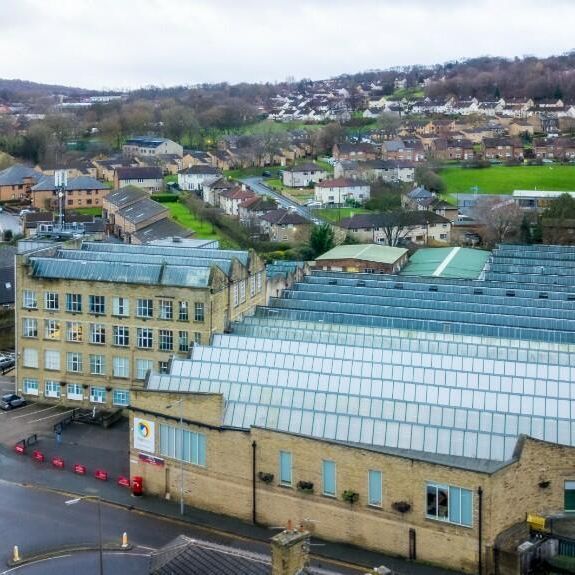 Mixed use to rent - Photo 1