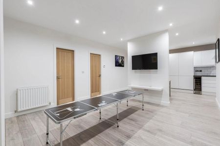 4 bedroom flat to rent - Photo 2