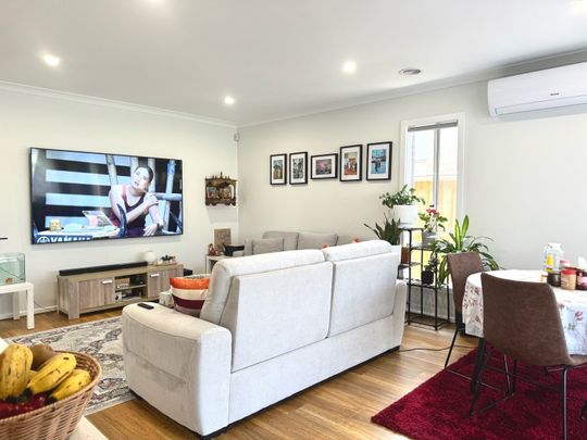 Cranbourne East - Photo 1