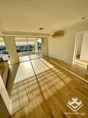 Modern 2 Bed, 2 Bath, 2 Car + Storage | Fully Furnished - Photo 1