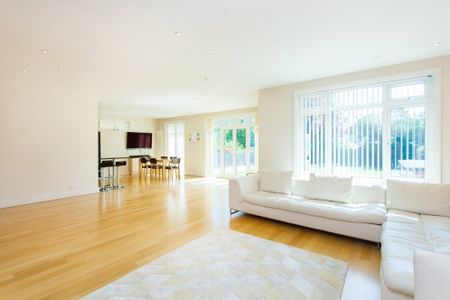 4 bedroom detached house to rent - Photo 4