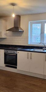 Woking, Surrey, GU21 - Photo 3