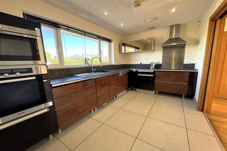 1 Bedroom Semi Detached Available Arranging tenancy - Photo 4