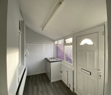 Newly Refurbished 2 Bedroom Bungalow for Rent in Hendon - Photo 1