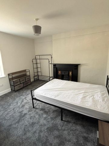1 bedroom in a house share to rent - Photo 2