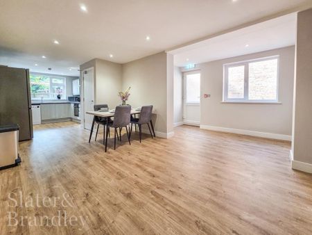 1 bedroom in a house share to rent - Photo 2