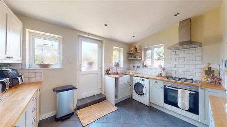 2 bedroom end of terrace house to rent - Photo 5