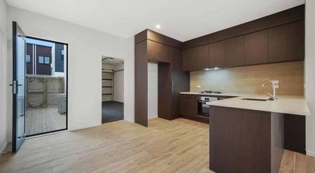 Sunny 3 bedroom home - Photo 3