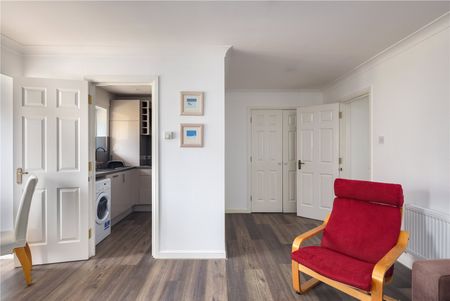 Montague House, E16 - Photo 3