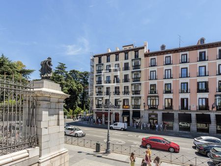 2 Bedroom apartment for rent in Palacio, Madrid - Photo 4