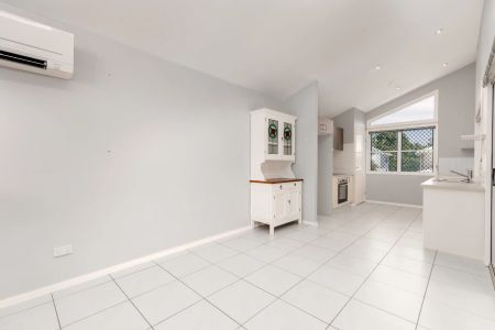 Peaceful 5 bedroom Parkside Living in a Tucked-Away Court - Photo 4