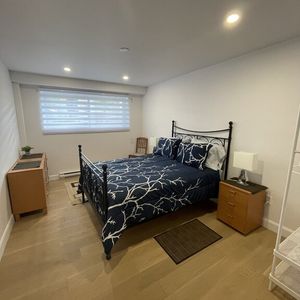 4 1/2 MEUBLÉ ET ENTIÈREMENT RÉNOVÉ - Photo 2