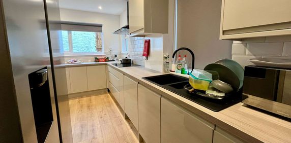 GREENBANK ROAD Room 4 - Photo 2