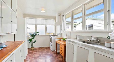 3 Bedroom in New Lynn - Photo 5