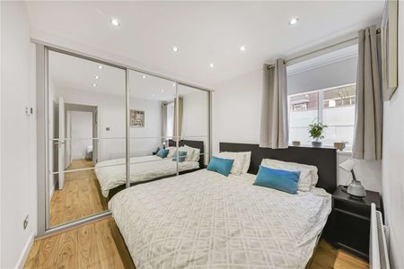 Spacious two bedroom apartment set within a prestigious block opposite Regents Park - Photo 4