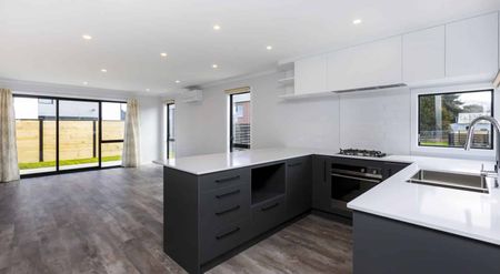 8 Reakes Crescent, Wallaceville - Photo 3