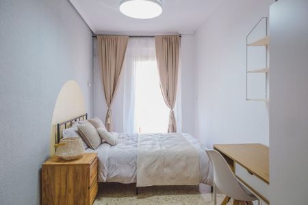 Plaça de Bisbe Benlloch, Torrent, Valencian Community 46900 - Photo 2