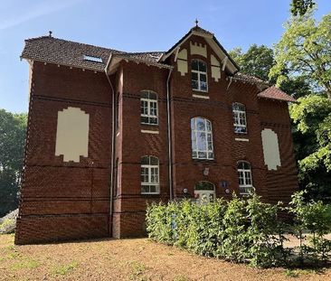 Außergewöhnliche Wohnung im Denkmalschutz mit Parkettboden - Foto 4