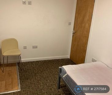 1 bedroom in a house share to rent - Photo 2