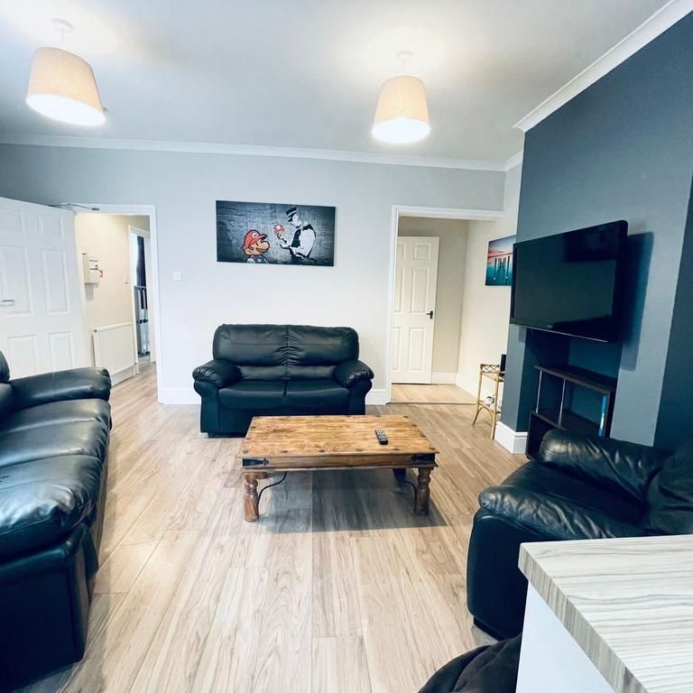 6 bedroom house to rent - Photo 1