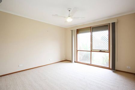 Heart of Beaconsfield - Central Location - this one has the lot!! - Photo 2