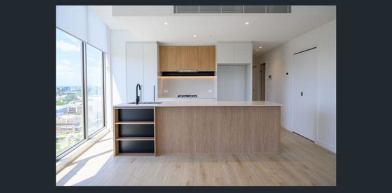 Luxury 2 Bedroom apartment located at convenient location - Photo 2