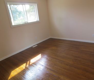 For Lease - 83 Sutherland Avenue, Brampton, Ontario - Photo 5