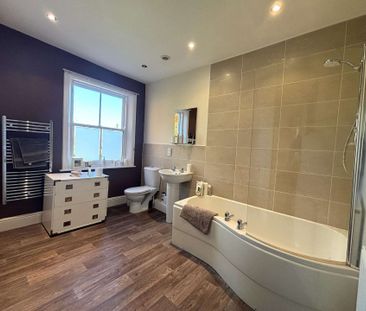 4 Bedroom Detached Farmhouse with outbuildings and stabling - Photo 6