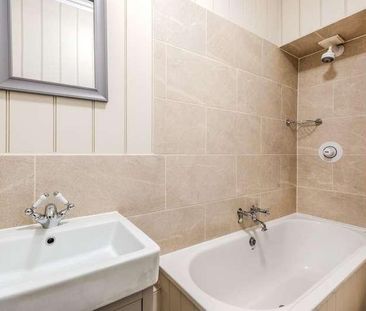 Second Floor Flat, Great Bedford Street, Bath, BA1 - Photo 6