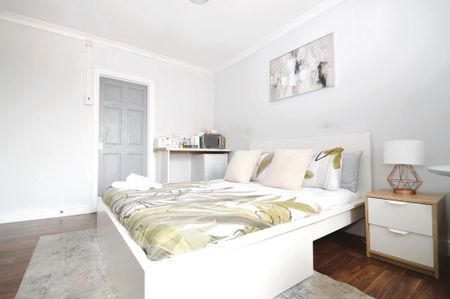 1 bedroom in a house share to rent - Photo 2