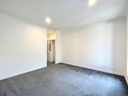 Stunning Four-Bedroom Townhouse in the Heart of Oakleigh East - Photo 3