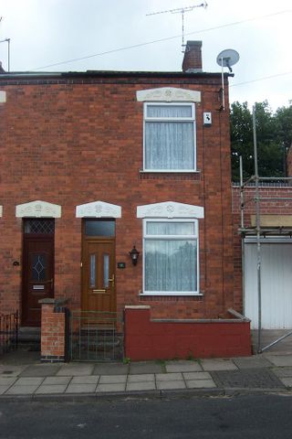 2 bedroom terraced house to rent - Photo 4