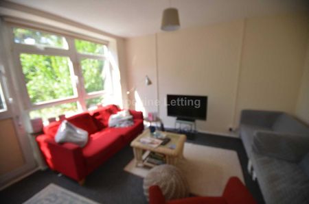 3 bedroom apartment to rent - Photo 2