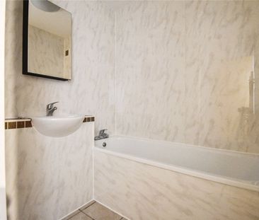 Well presented 2 bedroom apartment to let in this sought after deve... - Photo 6