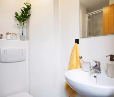 Medium Standard Double Ensuite - Photo 4