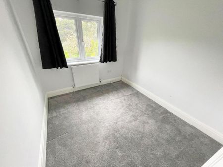 4 bedroom semi-detached house to rent - Photo 4