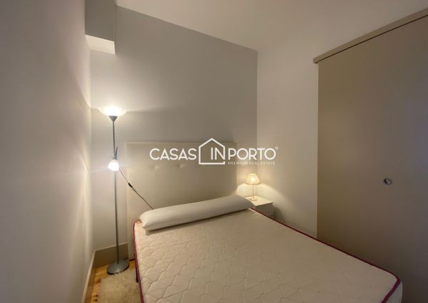 Apartamento T0+1 para arrendamento na Rua Santa Catarina, Porto