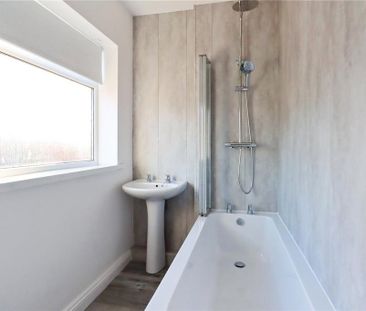 3 bedroom flat to rent - Photo 2